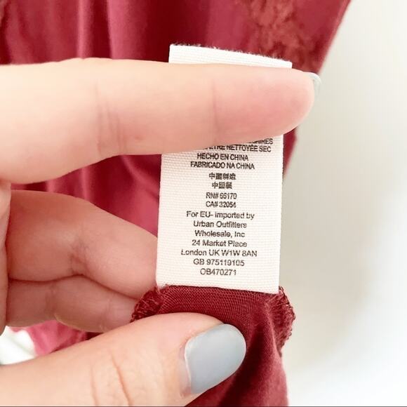 Free People Abigail Lace-Detail Short Sleeve V-neck maroon sz S - Picture 7 of 9